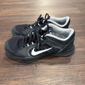 Nike Women’s Black and White Sneakers